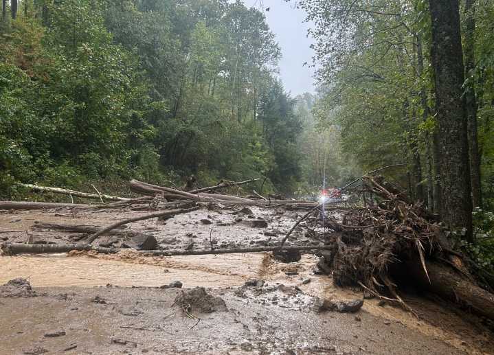 Carreteras cerradas en límite de Tennessee con Carolina del Norte