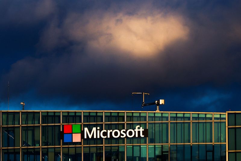 US tech shares fall as Trump slaps steep new fees on H