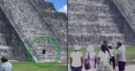 ¡No entienden! Turista extranjero escala pirámide de Kukulcán y desata polémica en redes