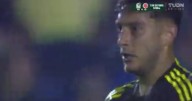 El terrible resbalón de Sebastián Cáceres que le cuesta un gol al América contra los Pumas (VIDEO)