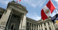 Casación: ausencia del imputado en diligencias por violación a menor no genera nulidad