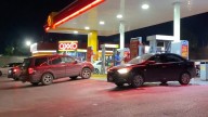 Escasea gasolina verde en estaciones de Saltillo; las filas por falta de combustible