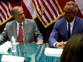 El dato oculto que reveló Greg Abbott sobre las masivas detenciones de inmigrantes en Texas