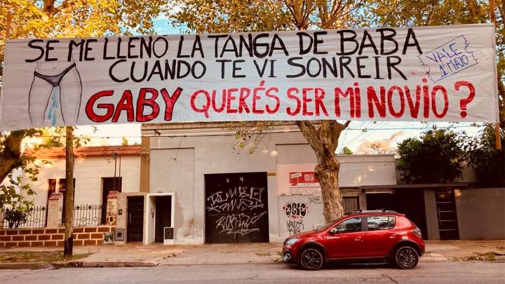 “Se me llenó la tanga de baba”: la bizarra propuesta de amor que unió a dos compañeros de gimnasio