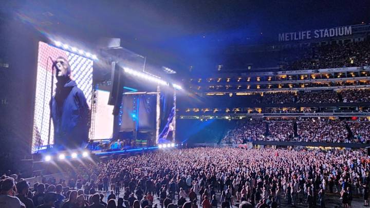 Amid its great reviews, Oasis Live '25 Defies Our Tech Age