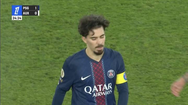 ¡Alarma Vitinha! El portugués pide el cambio con molestias a pocos días del Barça