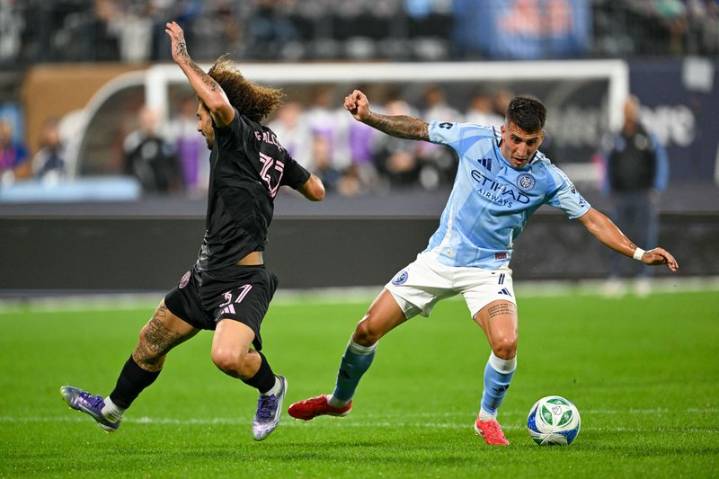 Lionel Messi’s two goals lead Miami to playoff