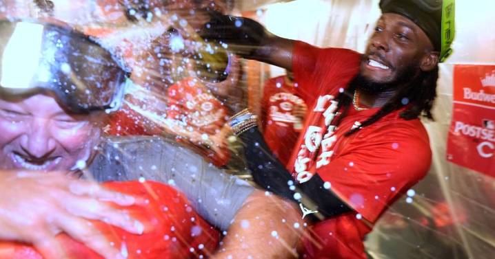 Reds earn 1st playoff berth since 2020 as they capitalize on Mets' big fade