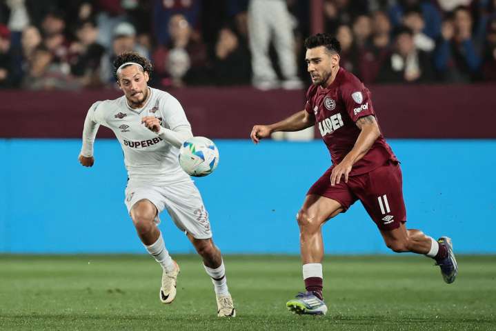 1-0. Lanús logró un agónico triunfo ante Fluminense y viaja a Río con ventaja