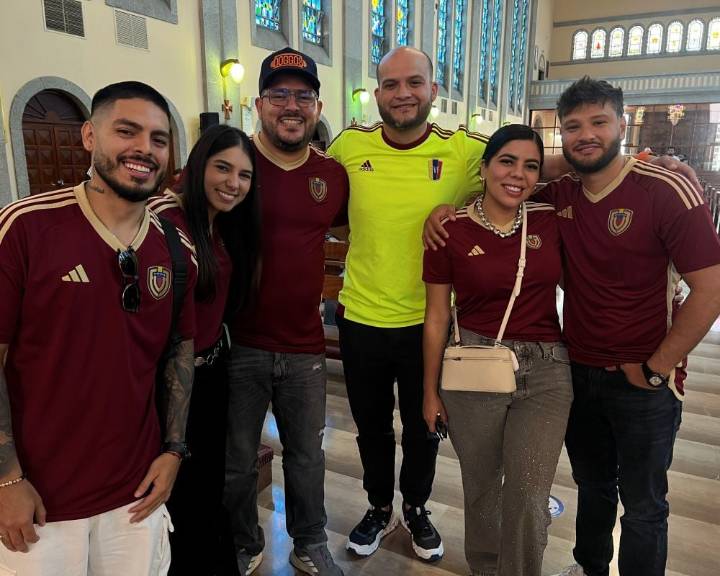 Cientos de venezolanos se reúnen en Maturín para apoyar a La Vinotinto