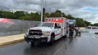 Mujer resulta lesionada al clavarse unos pernos de poste en la Av. 38