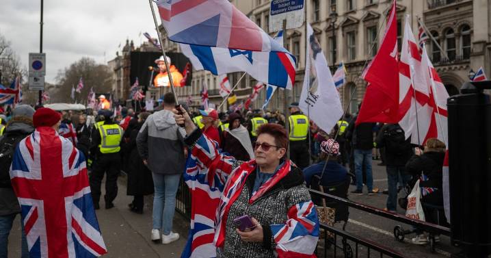Tommy Robinson protest London live as fans and counter-protesters set to clash in streets