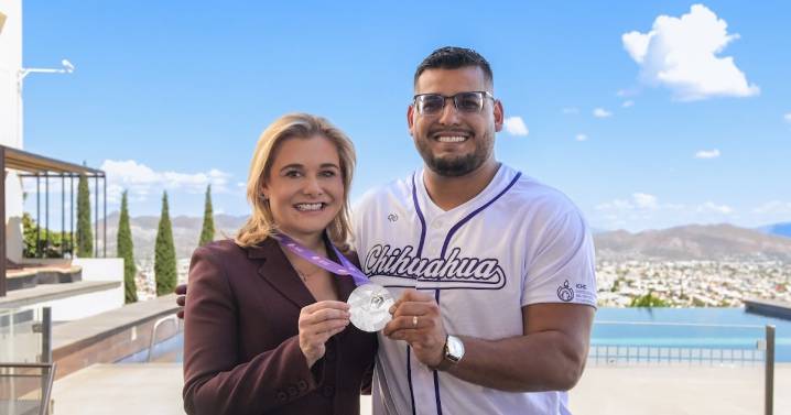 Maru Campos felicita a Uziel Muñoz por su actuación en el Mundial de Atletismo 2025