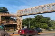 Retiran puente peatonal de la Pedro Sainz por riesgo de colapso en Ciudad del Carmen