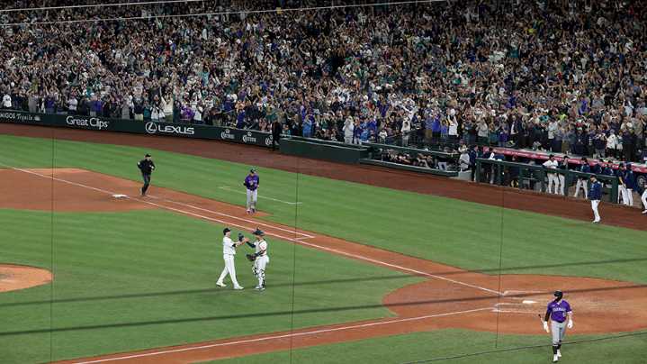 20 wins in 20 days: M's, Hawks have Seattle in rarefied air