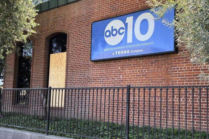 Man who fired a gun into ABC affiliate office had note to 'do the next scary thing,' prosecutors say