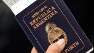 El Gobierno detectó fallas en miles de pasaportes argentinos y pidió que los devuelvan