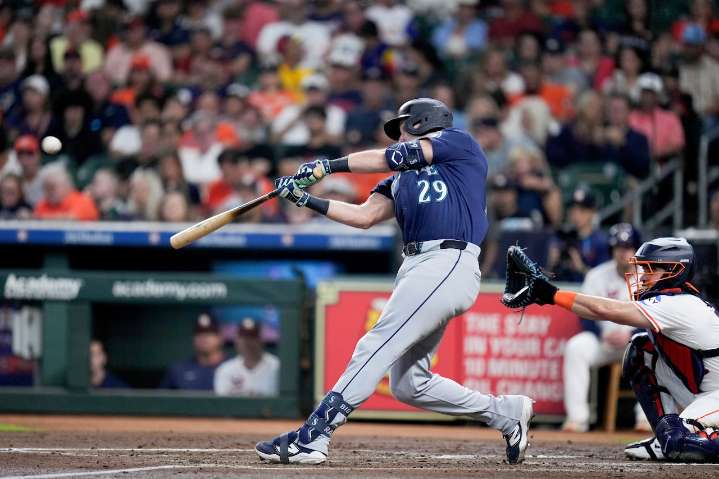 Seattle Mariners take 2-game division lead as Cal Raleigh makes history in win over Houston Astros