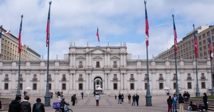 Proyecto de Jiles para bajar dieta presidencial sufre serio traspié: Oficialismo acusa campaña contra Boric y habla de "odio y miseria"