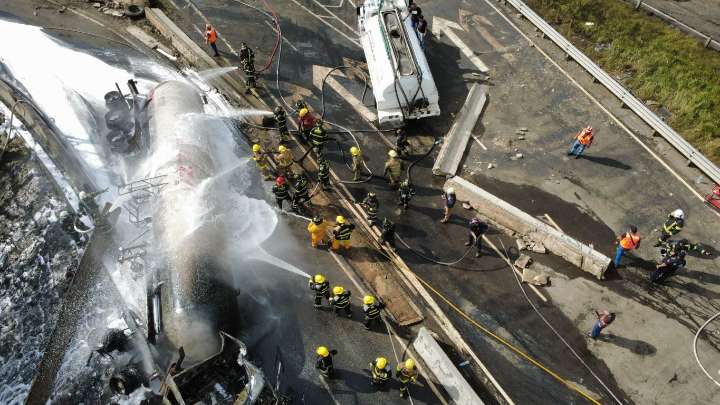 Asciende a 8 número de muertos por explosión de pipa en puente la Concordia de Iztapalapa