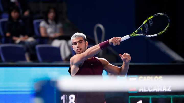 Alcaraz iguala su techo de victorias y se cita con Ruud en semifinales de Tokio