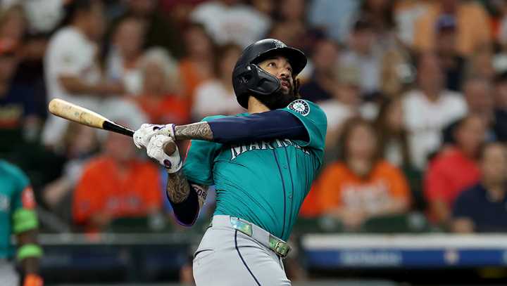 Seattle Mariners erupt for 7-run inning against Astros
