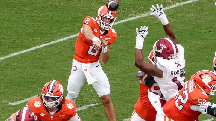 Clemson fans in shambles after brutal first half vs. Troy