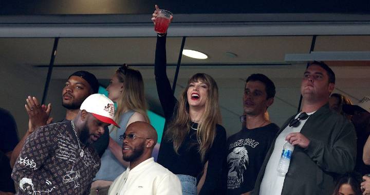 Taylor Swift’s Signature Drink Is Still a Vodka Cranberry
