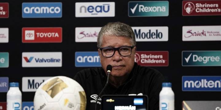 La FIFA tomó drástica decisión por “comportamientos impropios” en contra de la selección de El Salvador que dirige el colombiano Hernán Darío “Bolillo” Gómez