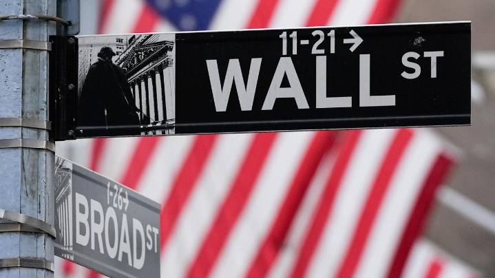 Wall Street coasts to the finish of its latest record