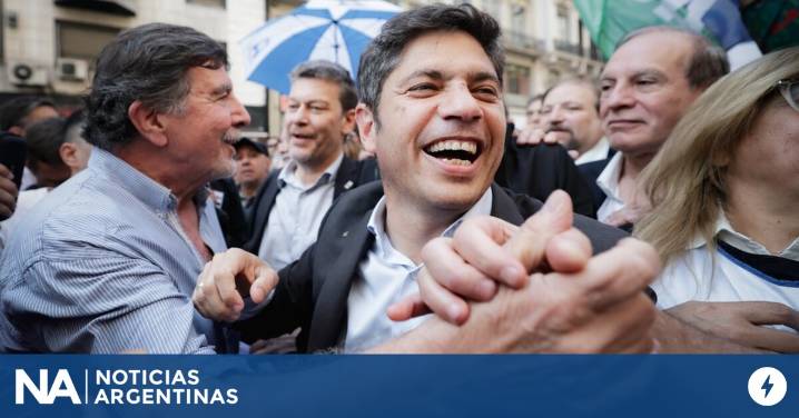 Kicillof se sumó a la Marcha Federal Universitaria al Congreso: "El pueblo está de pie"