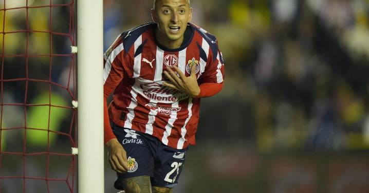 Chivas cortan mala racha con triunfo ante América en el Clásico mexicano