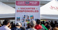 Llevan más de 400 vacantes a familias neolaredenses de la colonia La Fe con “Empleo en tu Colonia”