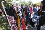 Impulsan el intercambio de ropa para proteger el medio ambiente