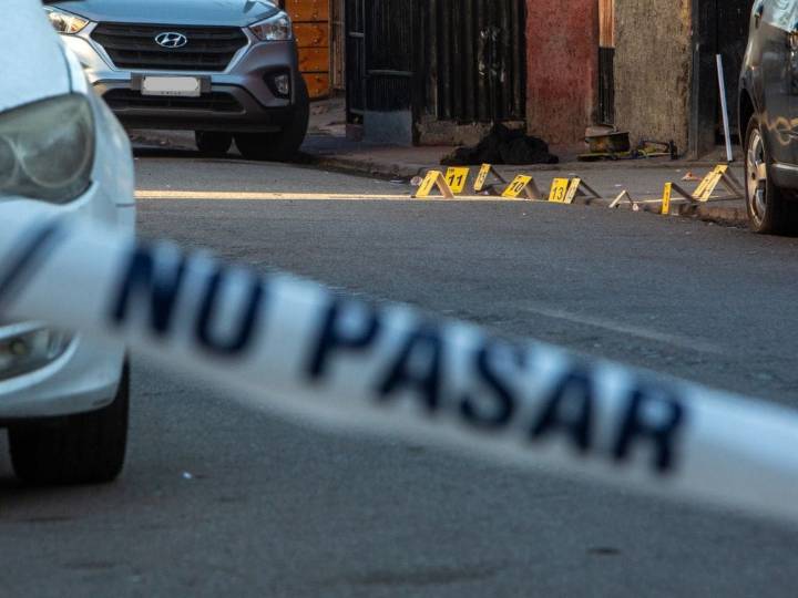 Talcahuano: conductor queda en riesgo vital tras ataque a tiros y posterior choque en población Libertad
