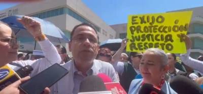 Con una identificación falsa supuesta e…