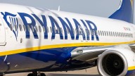 Ryanair activa un ERE para cien empleados del aeropuerto de Santiago tras cerrar su base por las tarifas de Aena