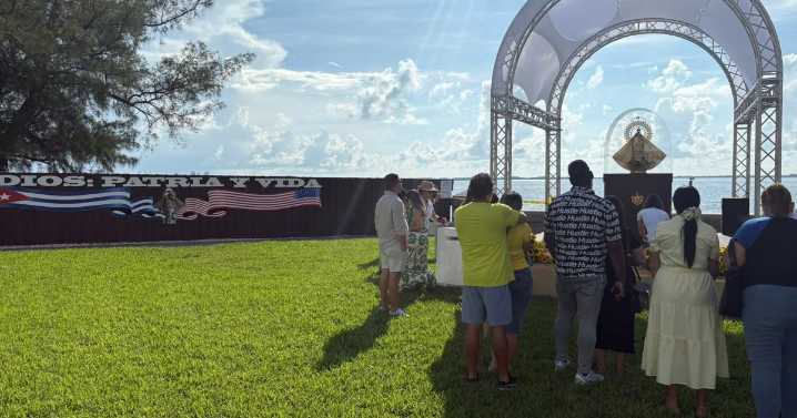 Devotos en Miami rinden homenaje a la Virgen de la Caridad, Patrona de Cuba