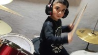 Luciano Núñez tiene 6 años y toca la batería como un profesional