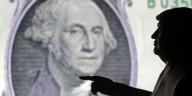 Precio del dólar se hunde y “súper peso” resiste tormenta económica este 23 de septiembre
