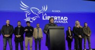 Milei anuncia “profunda autocrítica” tras derrota electoral, pero ratifica política económica