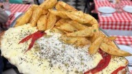 Los dos bodegones de Buenos Aires que preparan un matambre a la pizza que no te podés perder