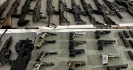 Decomisan armas y droga en penal de Culiacán
