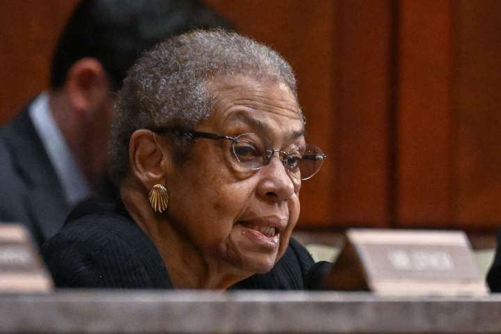Donna Brazile urges Norton to retire amid growing pressure