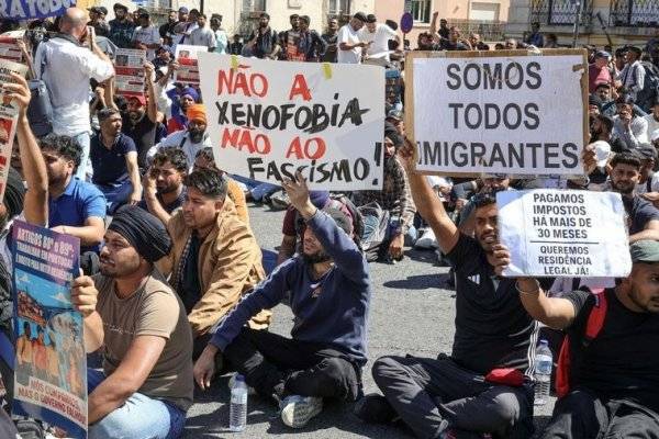Inmigrantes protestan ante el Parlamento mientras crece la derecha radical en Portugal
