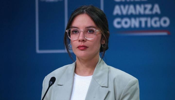 Ministra Camila Vallejo participará este domingo en Estado Nacional