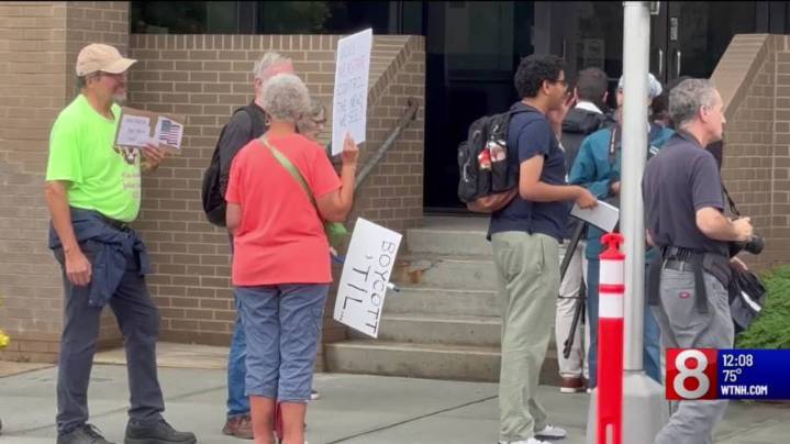 Protest held outside WTNH station as parent company continues to preempt 'Jimmy Kimmel Live!'