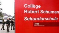 Estudiante en Francia apuñala a su profesora e intenta quitarse la vida