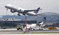 United Airlines facing a new lawsuit that could change how flight crews get paid