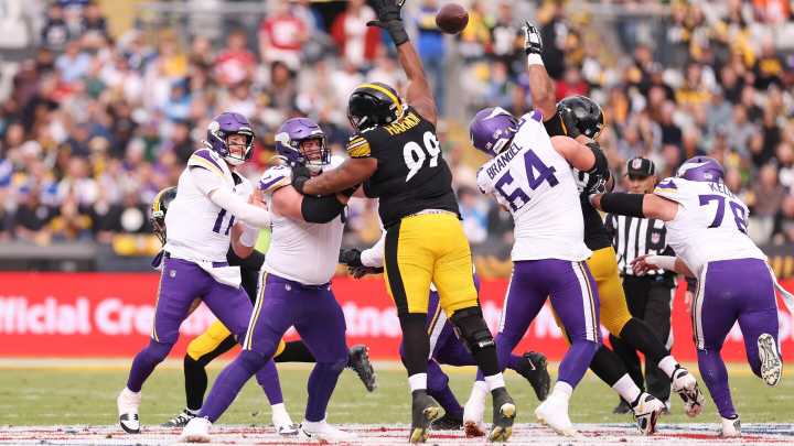 Carson Wentz struggles with Steelers' pass rush, and Steelers' offense capitalizes